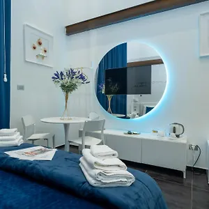 Skyhouse Chiaia לינה וארוחת בוקר